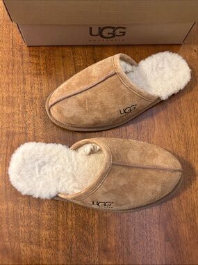 NEW UGG Scuff Suede Slippers.  Size 11